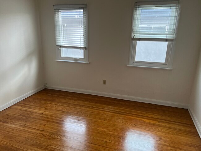 Foto del edificio - 8361 Blackburn Ave