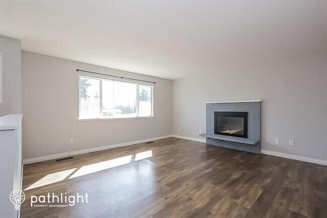 Building Photo - 720 NW Hyak Drive, Oak Harbor, WA, 98277