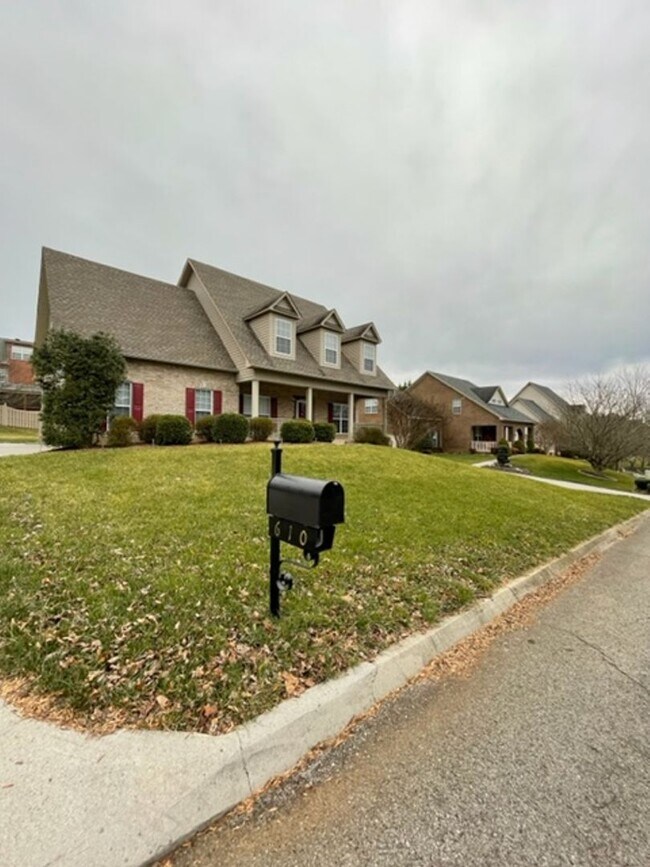 Building Photo - West Knoxville 37934  Farragut Schools - 3...