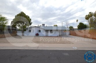 Building Photo - 713 E Campus Dr