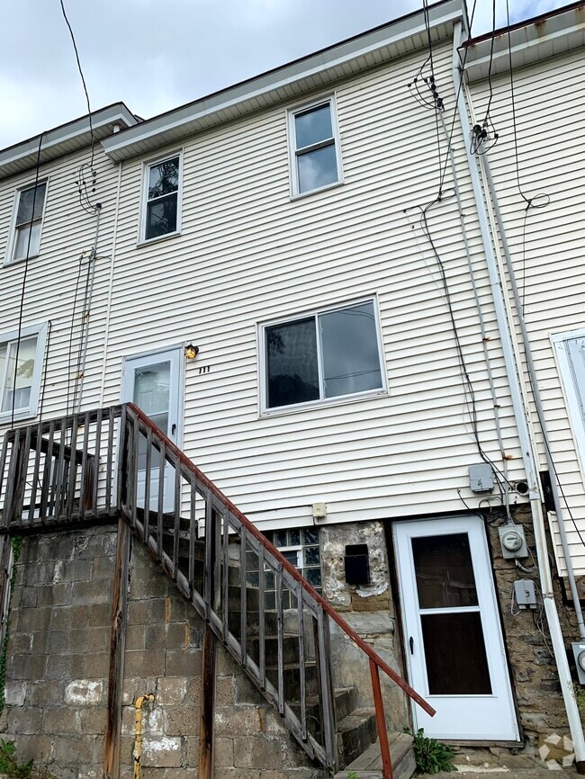 Building Photo - 111 Davis St