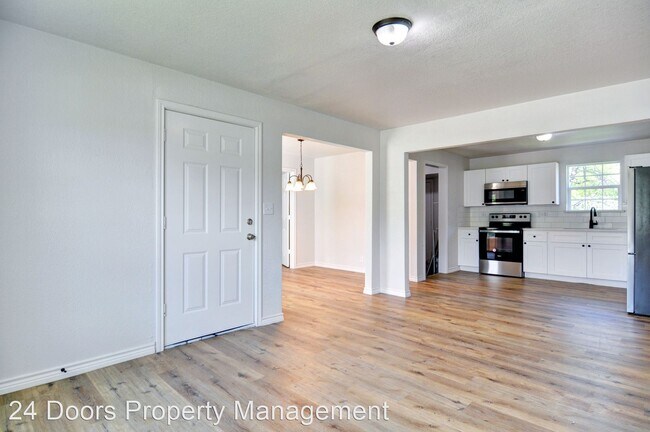 Foto del edificio - 3 br, 2 bath House - 7816 Corina Dr