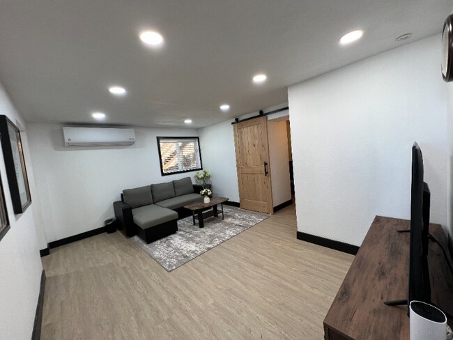 Foto del edificio - 1960 Willow Dr