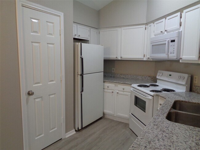 Foto del edificio - 1229 Clover Dr