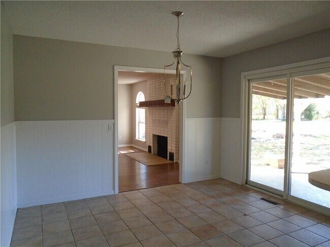 Building Photo - 1379 Elm Springs Rd