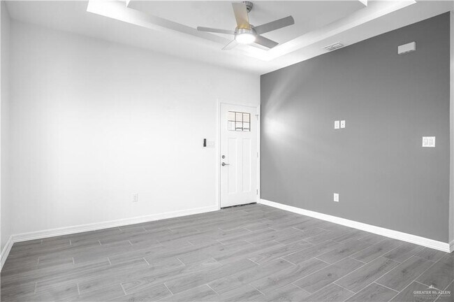 Building Photo - 608 N Onyx Ave