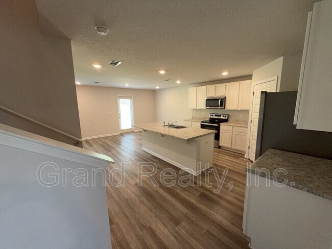 Foto del edificio - 5431 Peach Dr