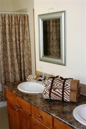 Master Bath - 679 Riverside Dr