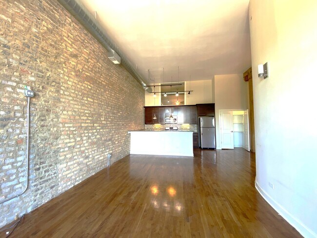 Foto del edificio - 529 N Milwaukee Ave