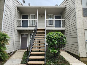Building Photo - 17401 Red Oak Dr