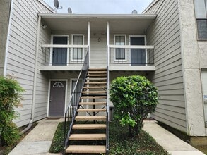Building Photo - 17401 Red Oak Dr