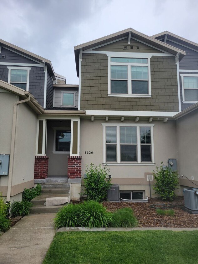 Primary Photo - Absolutely GORGEOUS Townhouse!!!