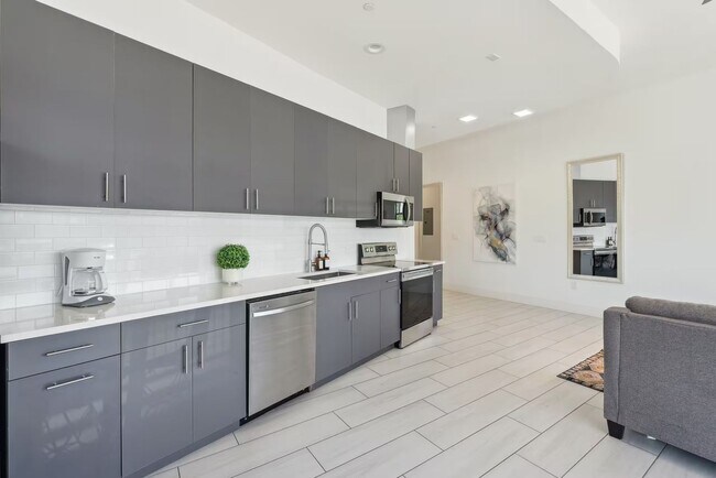 Building Photo - Luxury 1-Bedroom Apartment | 1,030 Sq. Ft. | The Cedars, Dallas