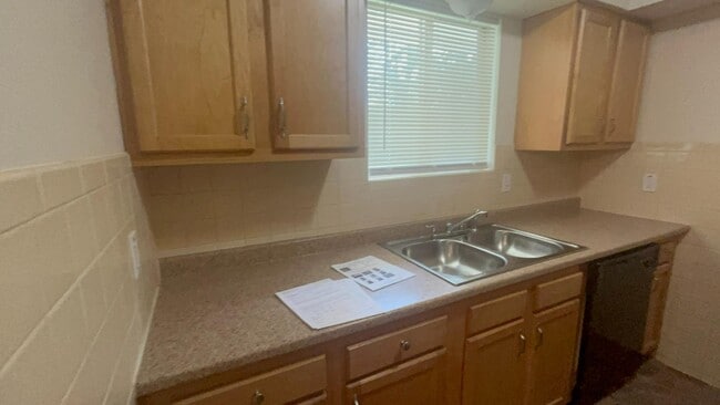 Building Photo - 522 Alcove Ave