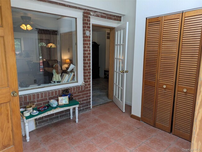 Foto del edificio - 617 Katrina Falls Rd