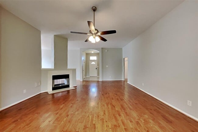Building Photo - 7423 Alderly Dr
