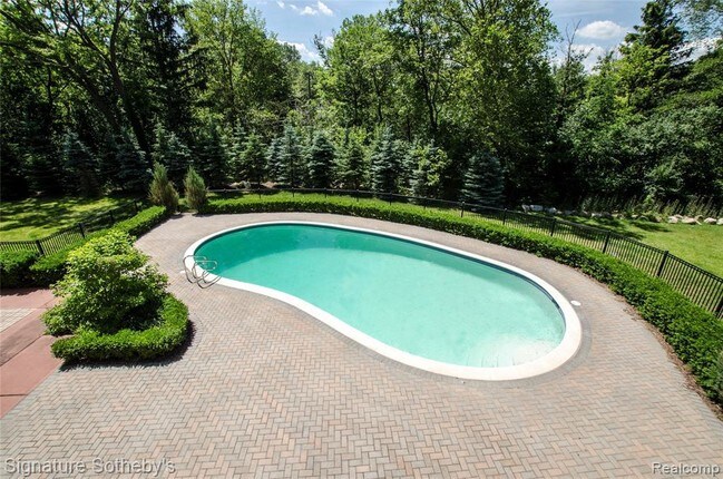 Building Photo - 102 Endicott Rd