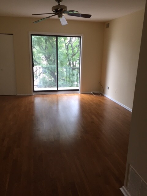 Foto del edificio - 5405 Chateau Dr