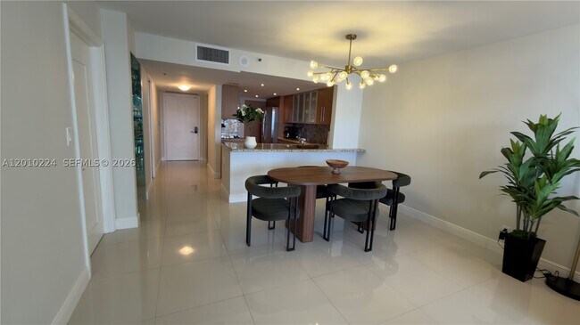 Building Photo - 1717 N Bayshore Dr