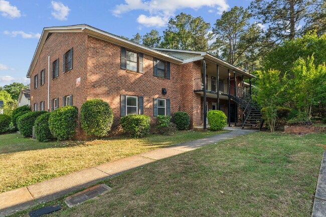 Building Photo - Move-In Ready 2BR Condo | Pool Access & Water Included
