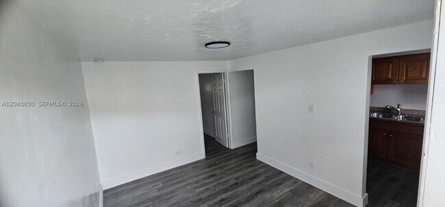 Foto del edificio - 4017 SW 24th St