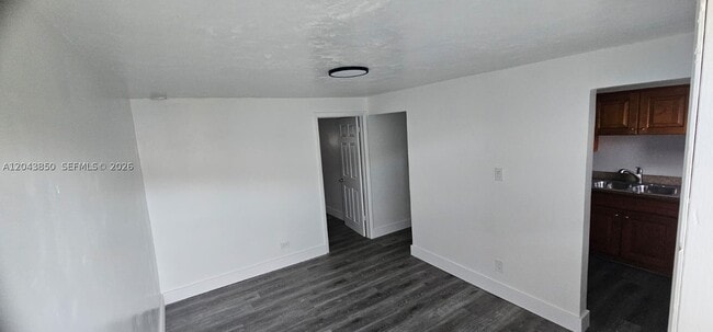 Building Photo - 4017 SW 24th St