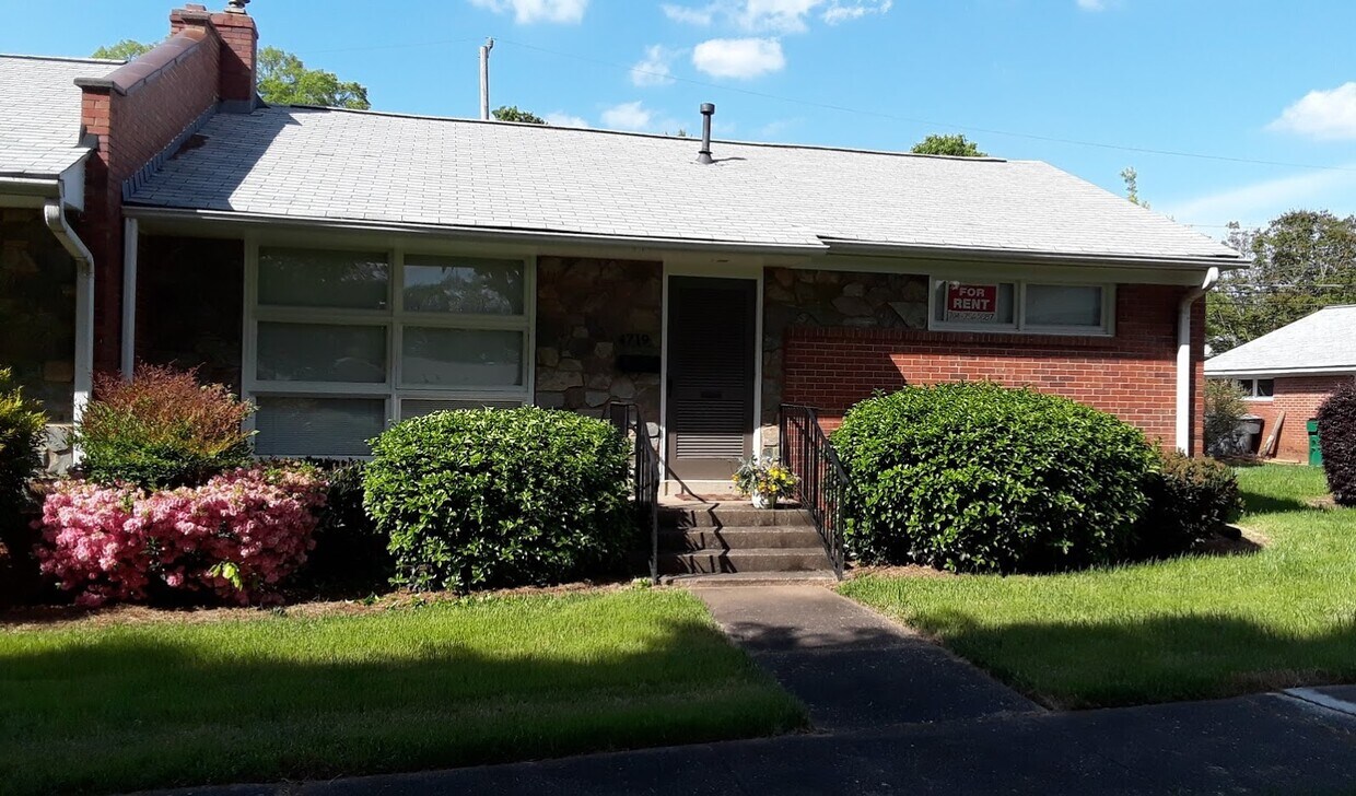 4719 Woodlark Ln, Charlotte, NC 28211 Townhome Rentals in Charlotte