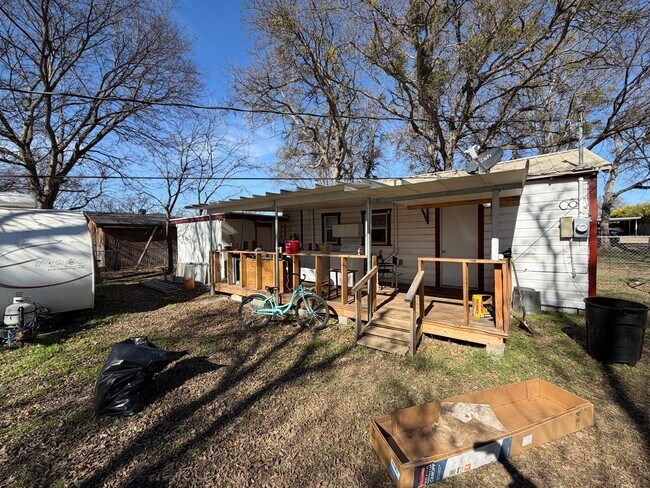Building Photo - For Rent – 1 Bed / 1 Bath House in Fort Worth