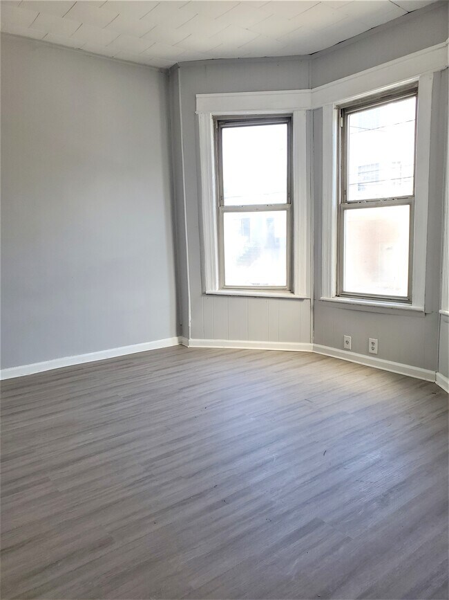 Building Photo - 105 Brown Plz