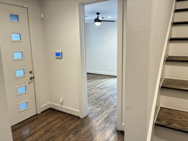 Foto del edificio - 1535 W 24th St