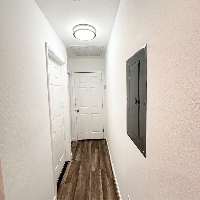 Building Photo - 2921 Burns St