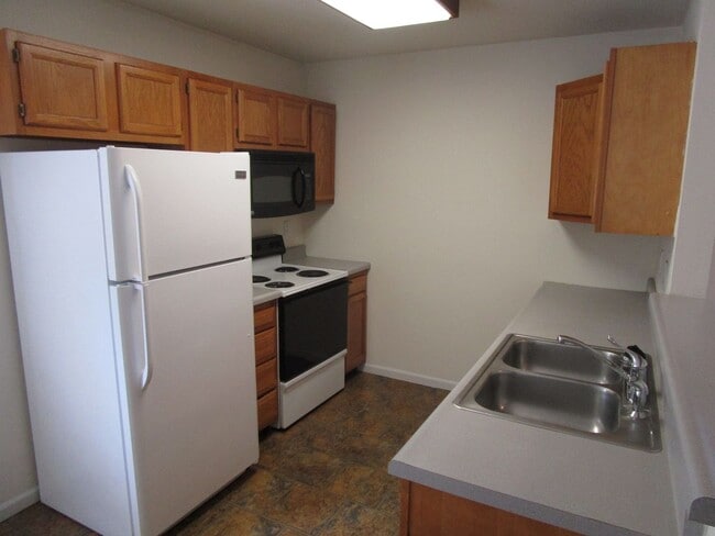 Building Photo - 5013-5015 Betty Jean Way