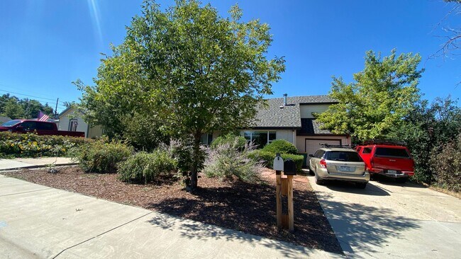 Building Photo - 5247 Perry St