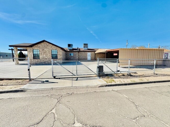 Foto del edificio - 620 E Main St