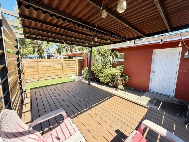 Building Photo - 551 Laura Ln