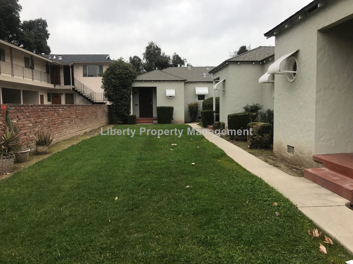 Primary Photo - 855 E Hedges Ave