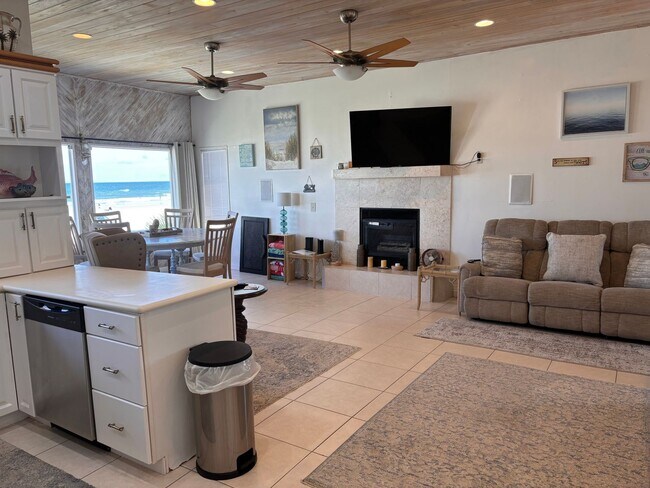 Building Photo - Oceanfront Furnished Vacation home 4 bedro...