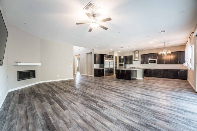 Building Photo - A stunning 4 Bedroom home nestled in the prestigious community in Henderson!