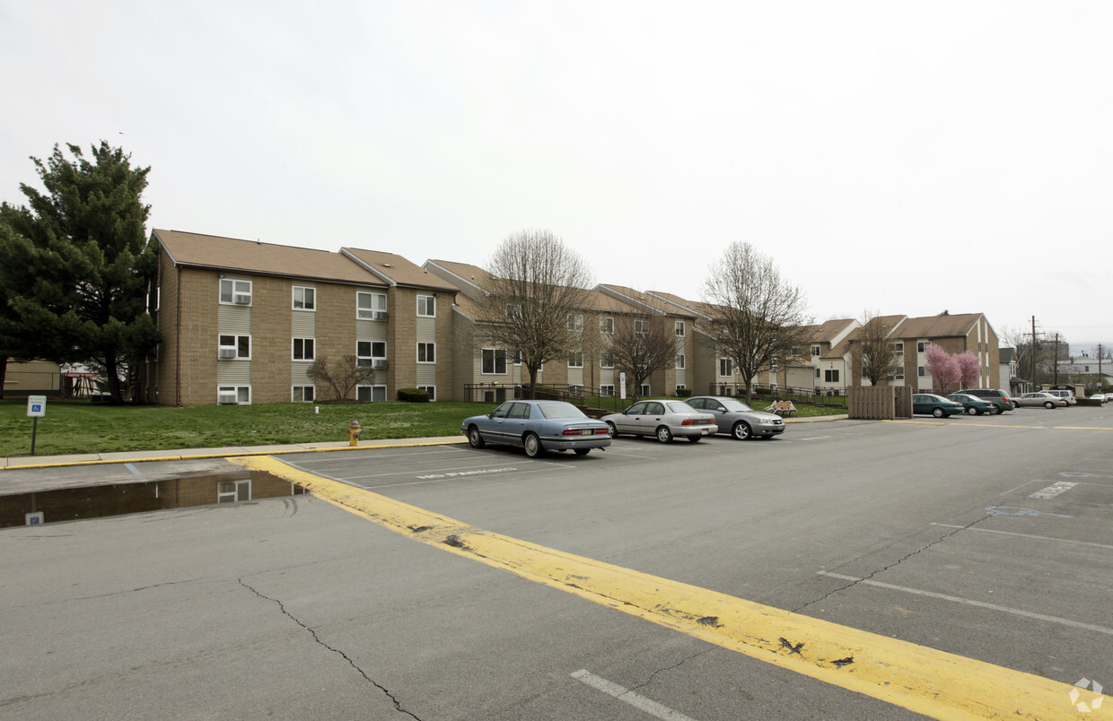 Primary Photo - Eagle Ridge Apartments