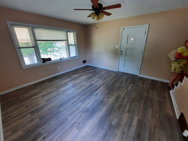 Building Photo - 5303 Pendleton Rd