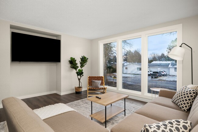 Building Photo - 10025 N Hillview Dr