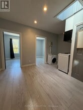 Building Photo - 850 Bathurst St