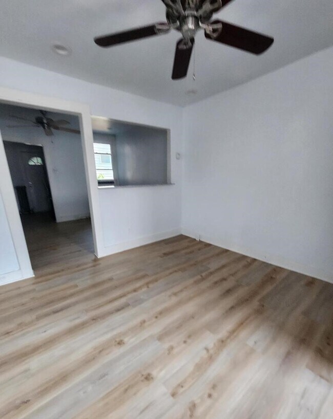 Building Photo - 306 W Courtland St