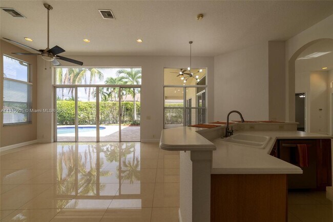 Foto del edificio - 896 Marina Dr