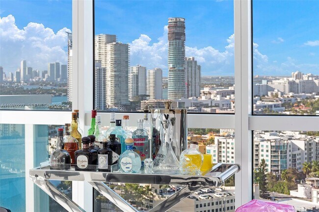 Foto del edificio - 100 South Pointe Dr