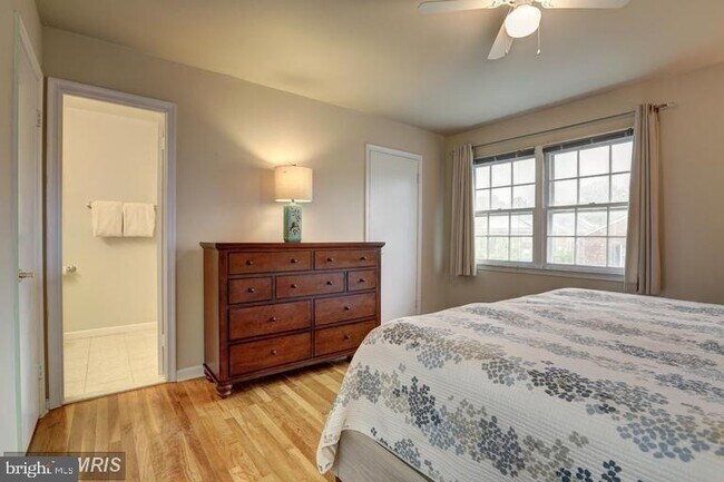 Foto del edificio - 3898 University Dr