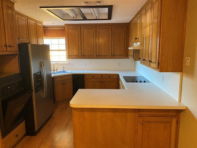 Building Photo - 8208 Willow Glen Ct