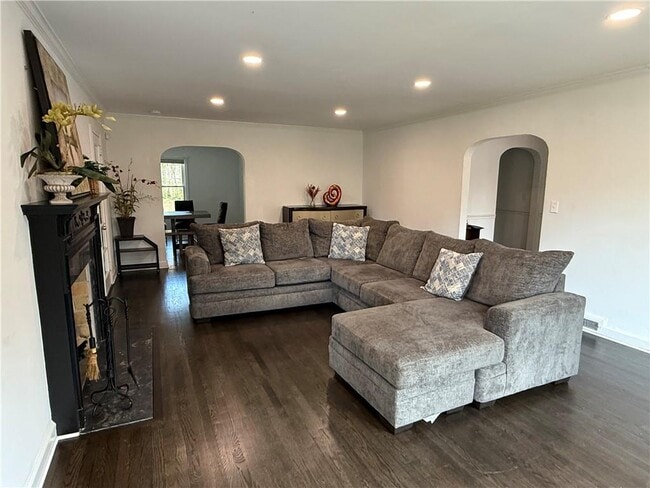 Foto del edificio - 1140 Goodwin Pl NE