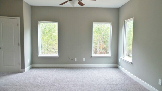 Foto del edificio - Home with Private Back Yard Available For ...