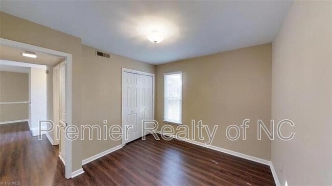 Building Photo - 1042 Rock Knoll Ct